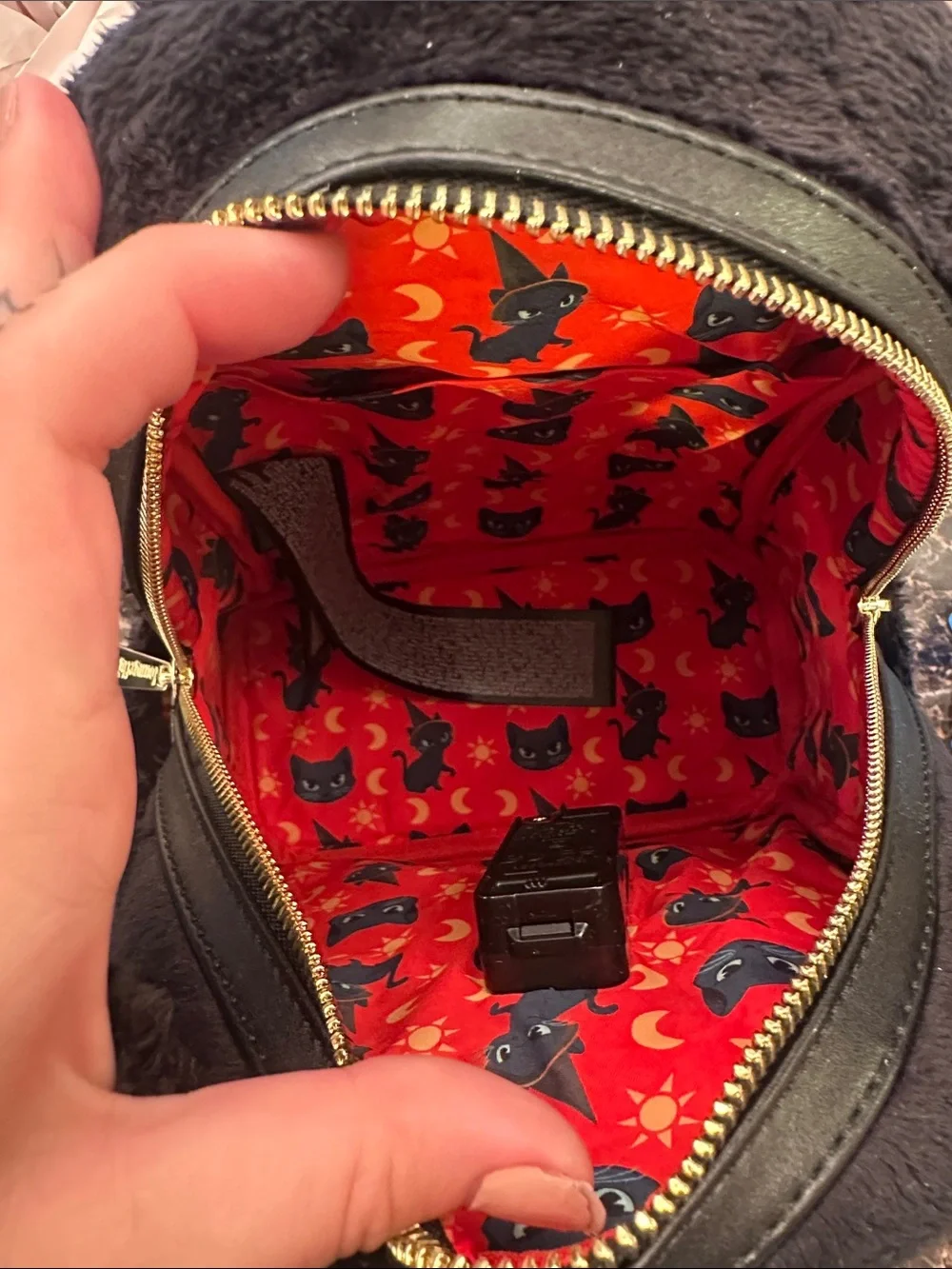 Disney Hocus Pocus Loungefly Glow-in-the-Dark Black Cat Backpack
